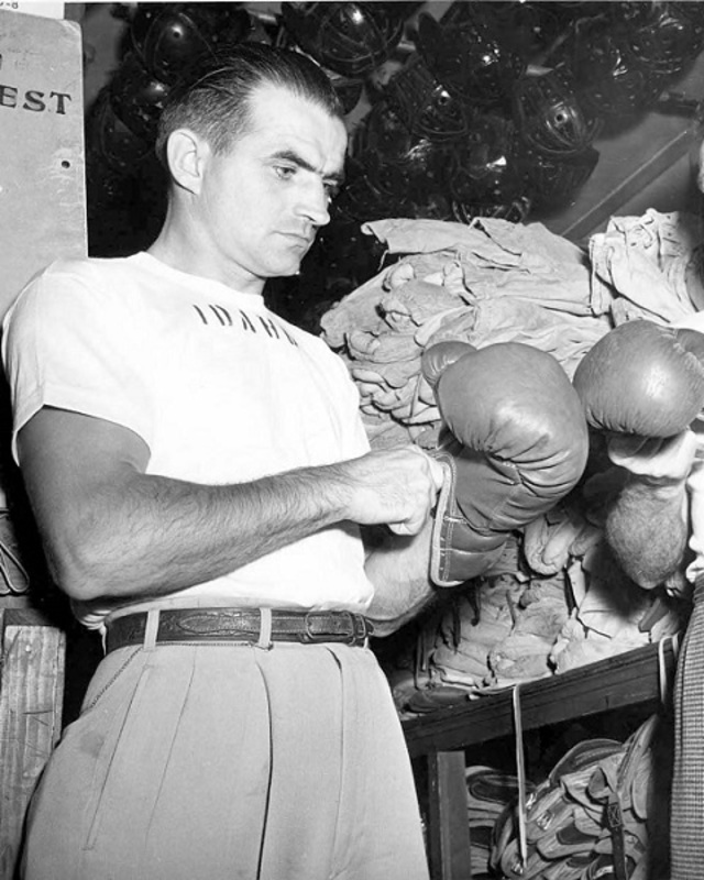 item thumbnail for Donald R. Theophilus Boxing Photograph Collection | Click to go to collection